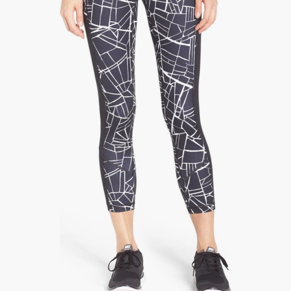 Zella Geometric Black and White Leggings